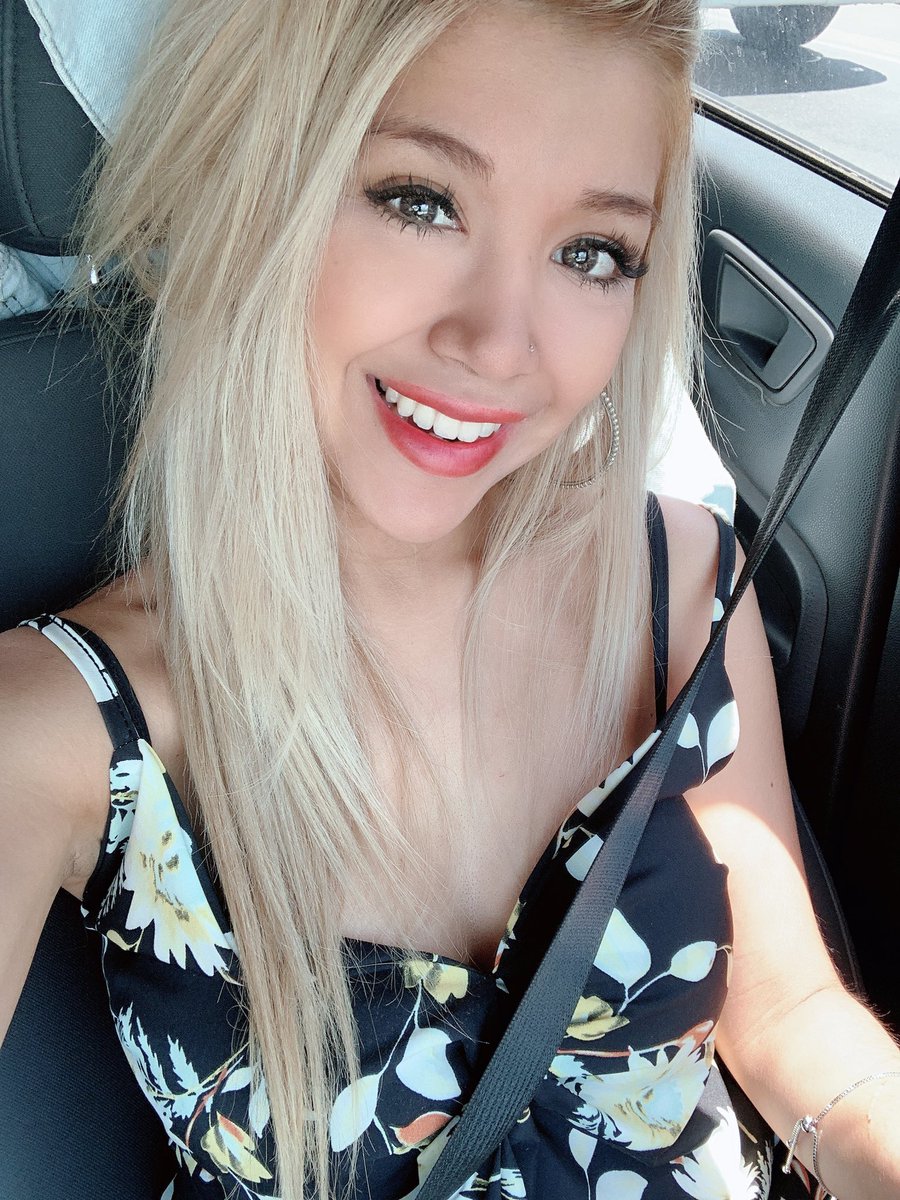VeronicaAvilaOK's tweet photo. Un añito más gracias a Dios🥳 Que bendición poder festejar un año más de vida rodeada de amor❤️ agradecida a él por nunca dejarme sola,JAMÁS me soltó la mano, por darme una familia hermosa, un compañero de vida, amigos incondicionales,GRACIAS por sus saludos y su amor🥰Los quiero https://t.co/ZirAldutTK