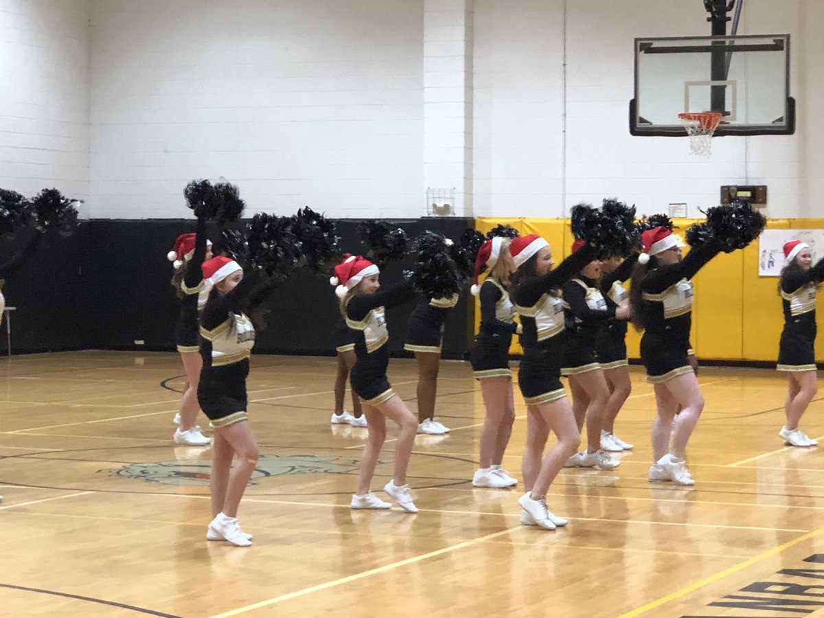 Happy holidays from the cheerleaders at Stanback!!! ⁦<a href="/ALSBulldogs/">A.L Stanback Middle</a>⁩
