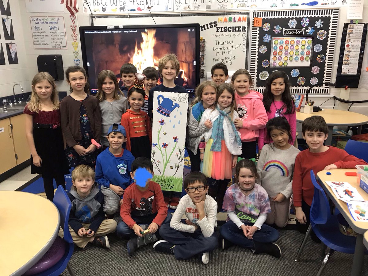 My kiddos in room 114 had a blast today using paint to finish off our “Watch Us Grow” board! Loved watching them smile from signatures and finger prints!! <a href="/HarlanElem/">Harlan Elementary</a> @AlexAgius1 #BPSlearners