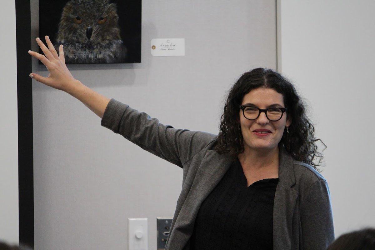 SDCountyLibrary's tweet image. Here are some photos from this year&apos;s celebration of KPBS One Book Sin Fronteras selection, Patti Smith&apos;s memoir Eramos Unos Niños. There were presentations of artwork by students from UABC Mexicali followed by book club discussion at Imperial Beach!
#onebookonesandiego #kpbs