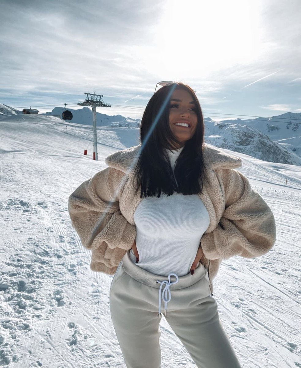 Life as a double champ is pretty great, but do you know whats even better? 

Proving once again why I’m the TECHNICAL WIZARD of <a href="/HKWUnderground/">U N D E R G R O U N D</a> tomorrow night 😘