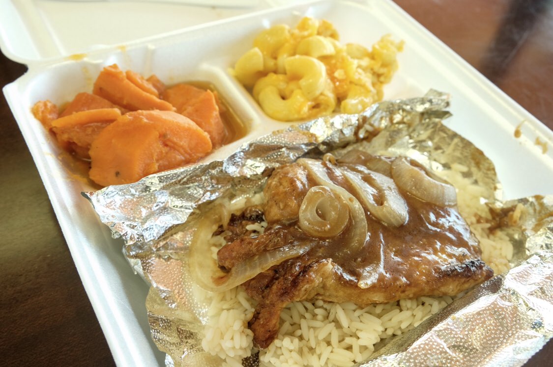 djlooneygoham's tweet photo. For Those Of You Who Aren’t Aware, I Have A Soul Food Restaurant In Long Beach With My Father &amp; It’s Bussin🔥 With That Being Said, Come Support A Dope New Black Owned Business ✊🏾 @jlooneyscltrfd We Won’t Disappoint! RT https://t.co/bAe6xAKGyf