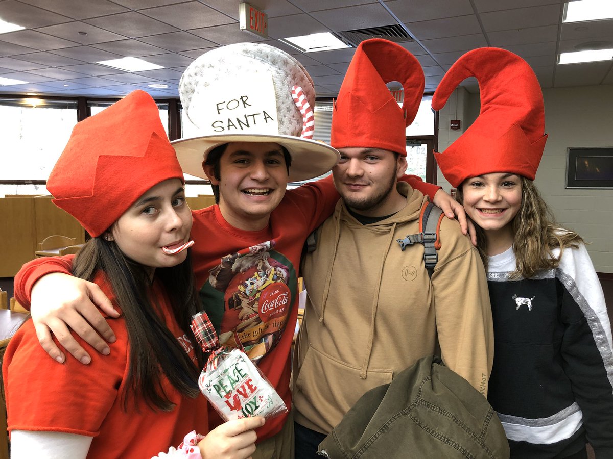 SeekonkModelUN's tweet photo. Thank you @SeekonkHS for supporting our Xmas gram fundraiser! $123 to help us attend conferences this spring! #MUNFun #SeekonkPS @SeekonkPS https://t.co/dcv1ijaej8
