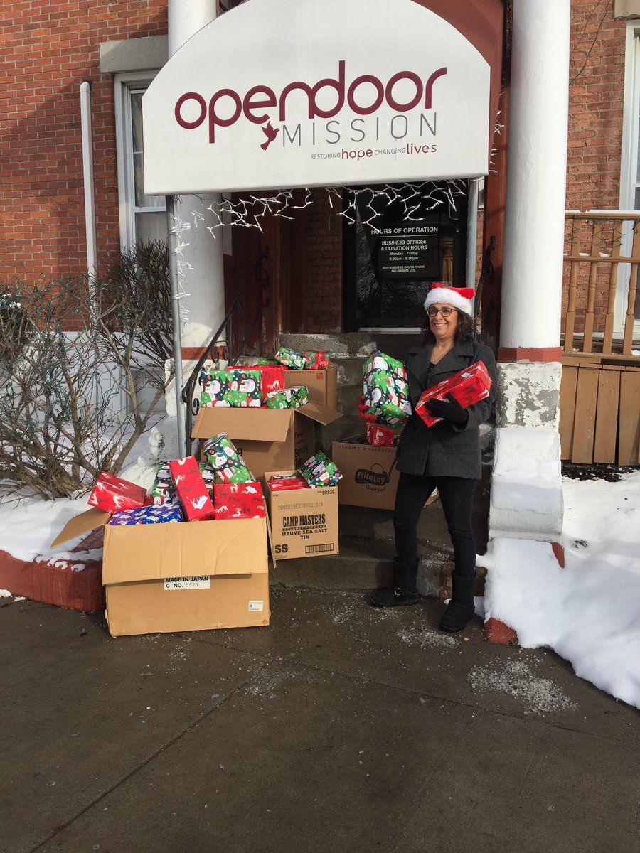Mrs_C_Wallace's tweet photo. Our 12th annual Open Door Mission was another huge success! We were able to donate about 70 shoe boxes full of toiletries and warm items to the less fortunate. #onevillage https://t.co/Rxz4z6DZ1H