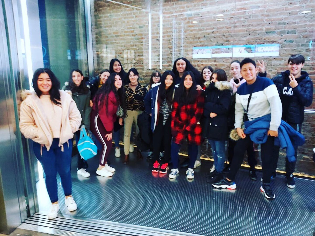 ijoaquinrodrigo's tweet photo. Los alumnos de #2PMAR y #3PMAR han visitado la exposición de videojuegos de @fundacionTef y conocido de cerca la experiencia del @microteatro, momentos de ilusión y alegría plenas, ¡un anticipo de lo mejor de las Navidades! #microteatropordinero #excursión #joaquinrodriguismo https://t.co/DENarNLZZs