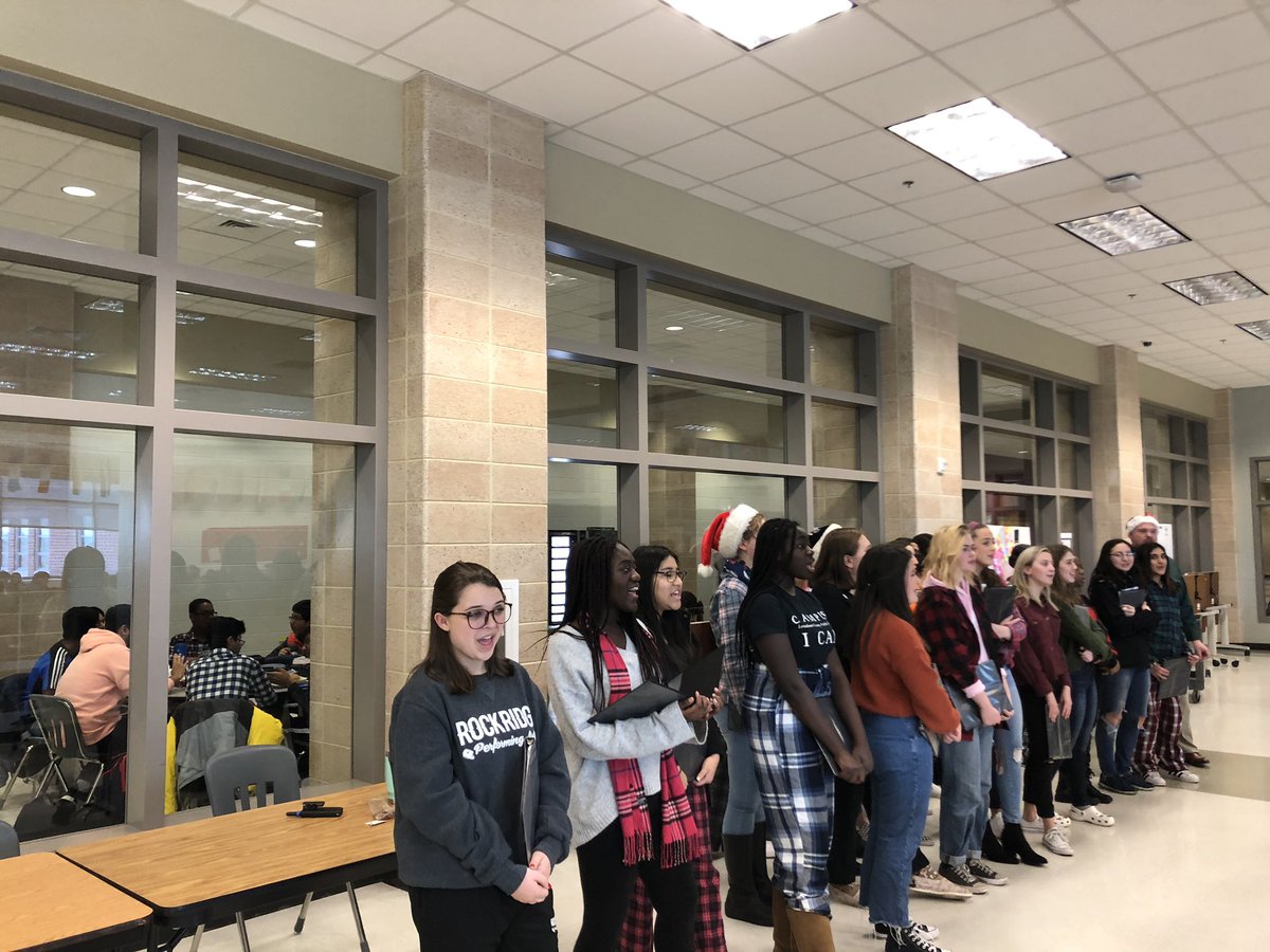 jcavanaugh711's tweet photo. What an awesome treat - RRHS chorus students caroling during lunch today! We are so fortunate to have such a sensational fine arts department @RockRidgeHigh #lcps19 https://t.co/Jivvn8hGNX