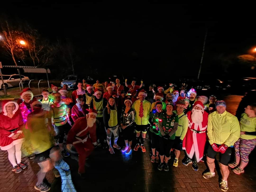 Crazy #xmas running in the rain! #WRR #santarun 2019!