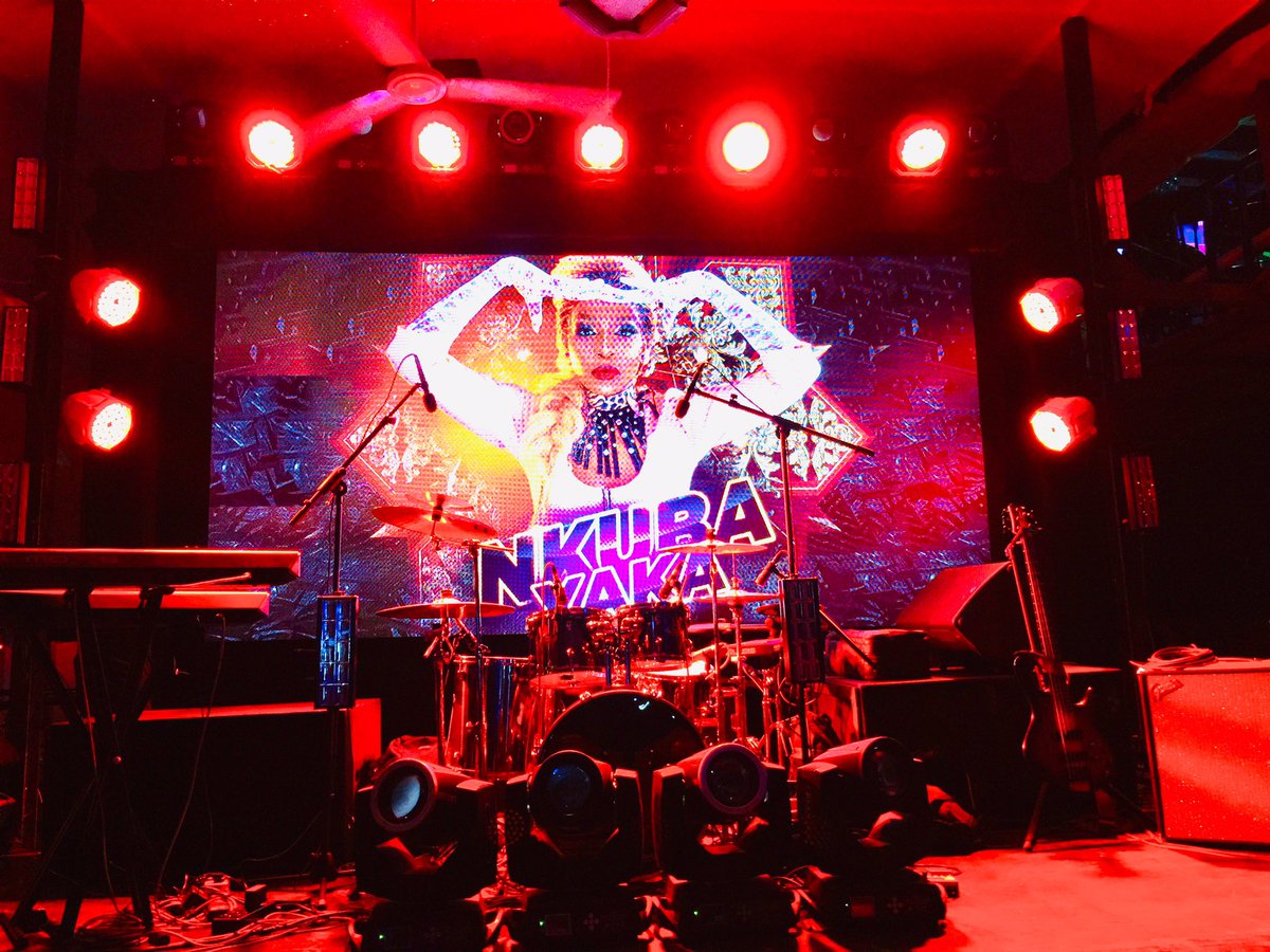 GeniusEmpireRe1's tweet photo. We are at Fame Lounge supporting a sister 
Karole Kasita.
Where are you tonight?
#KaroleKasitaLive https://t.co/b5fhKna4Lk