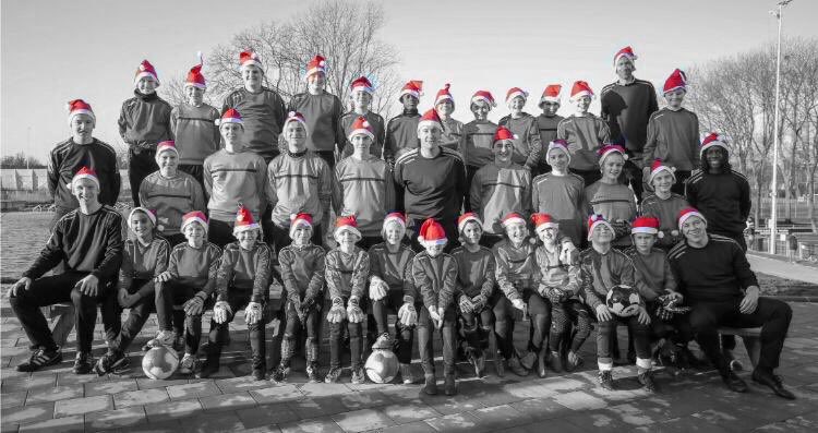 Keepersschool_F's tweet image. 🎇NAMENS DE KEEPERSSCHOOL WENSEN WIJ IEDEREEN FIJNE KERSTDAGEN EN EEN GELUKKIG, MAAR VOORAL EEN GEZOND 2020 TOE! TOT VOLGEND JAAR! 🎇keepersschoolfrankderuiter.nl
#kerst #nieuwjaar #2020