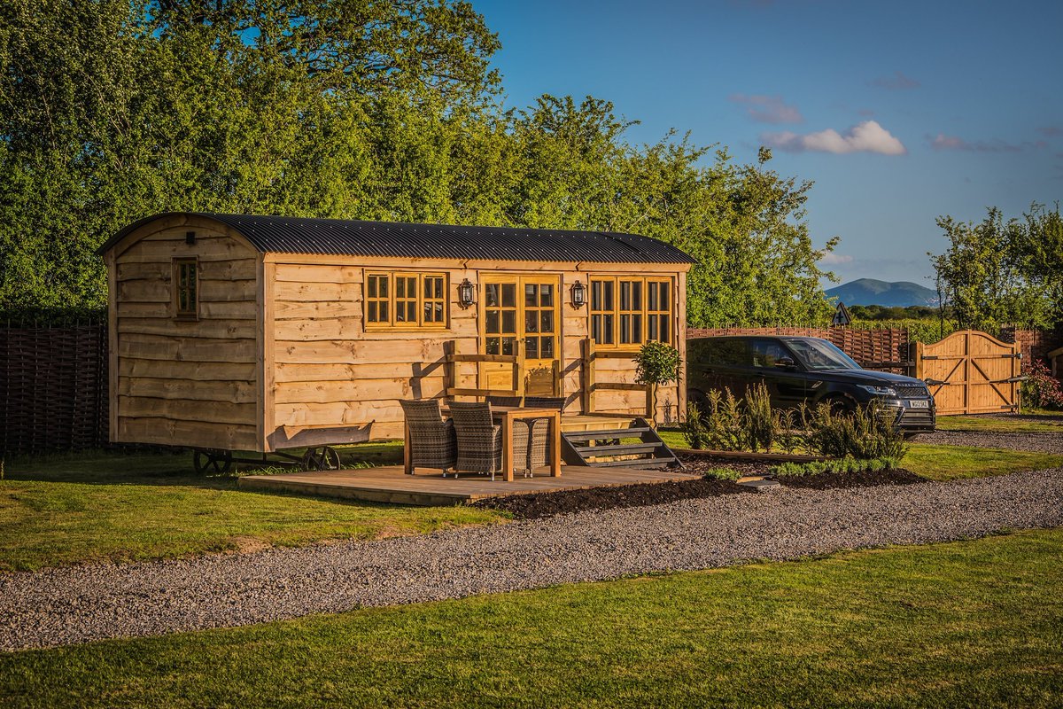 ✅ Boutique style accommodation
✅ Underfloor heating
✅ Great place for a family holiday

↪️ bit.ly/30UJDc1

#cabin #holiday #nature #UK