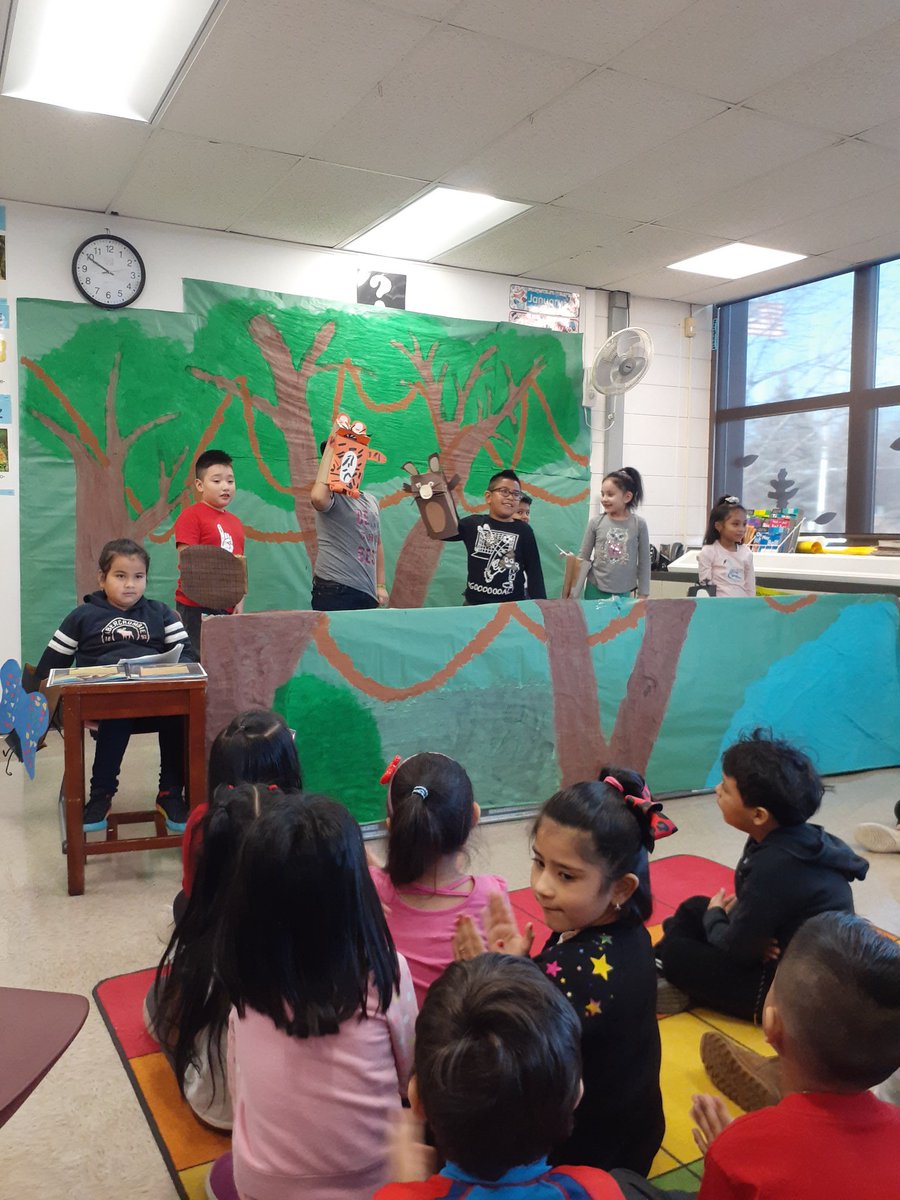 CalvoKinder's tweet photo. @hELLoMrsReyes thank you for inviting us to this awesome show! The kids did a great job! #euclidexplores #rtsd26learns #KinderLove https://t.co/Mz7p0ViJME