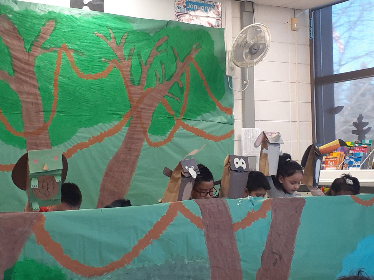 CalvoKinder's tweet photo. @hELLoMrsReyes thank you for inviting us to this awesome show! The kids did a great job! #euclidexplores #rtsd26learns #KinderLove https://t.co/Mz7p0ViJME