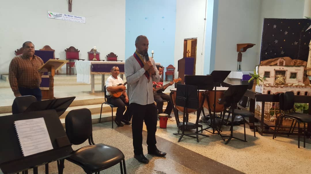 Nucleoosijaa's tweet photo. Antonio malave como orador de nuestro concierto final de año 2019. y nuestro Director Carlos Marquez dando la bienvenida al concierto. @elsistema @SistemaGuarico @accguarico2011 @prensalasmerced https://t.co/ZER9li0yC1
