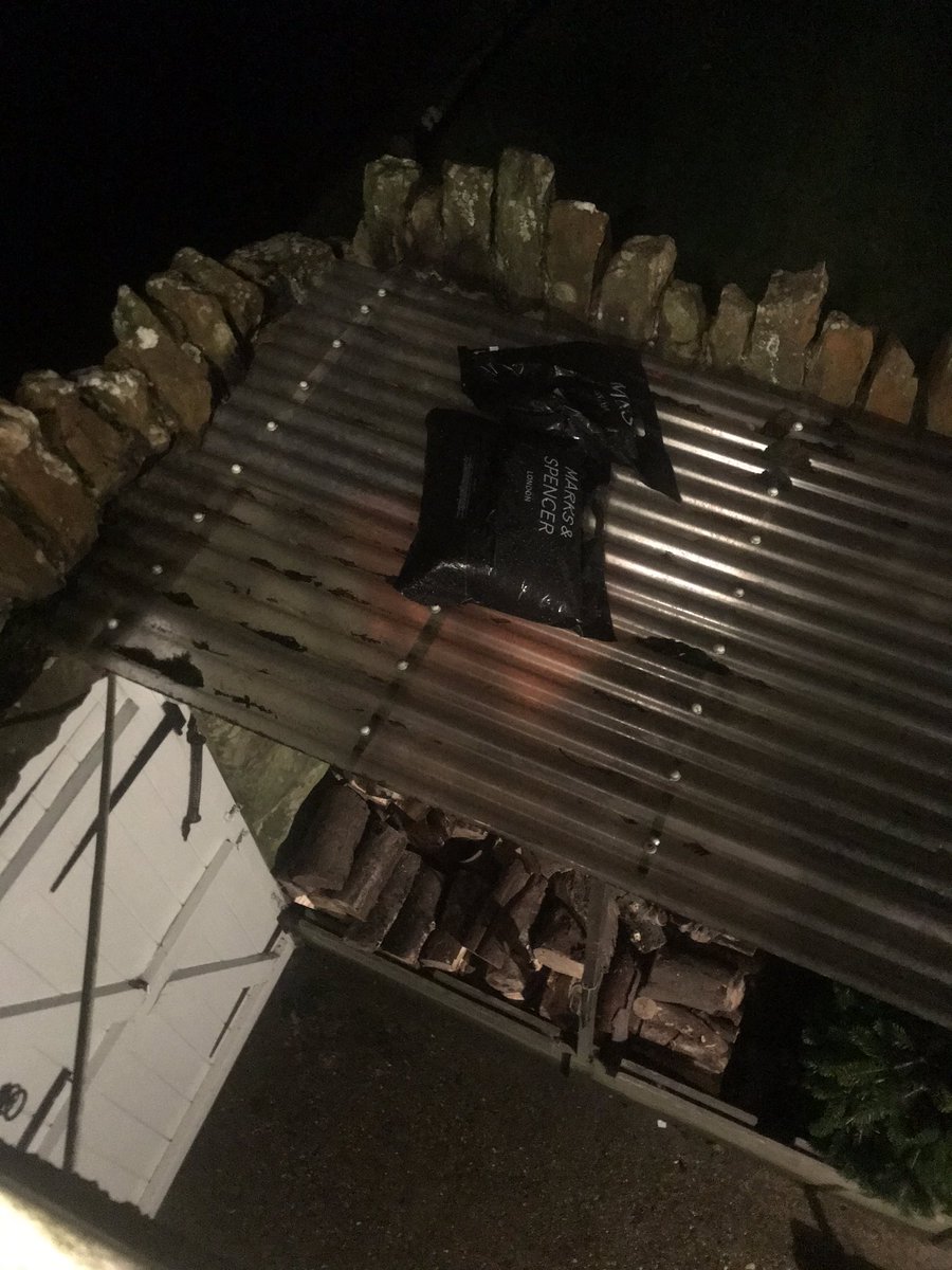 vablawrence's tweet photo. @RoyalMail #deliveryfail to my 80 year old mother! I enjoyed completing  your #howdidwedo #customersurvey .. only lobbed 2 packages to a roof 8 foot above ground level &amp; left in the rain. #rubbishservice https://t.co/nUOtv3TsML