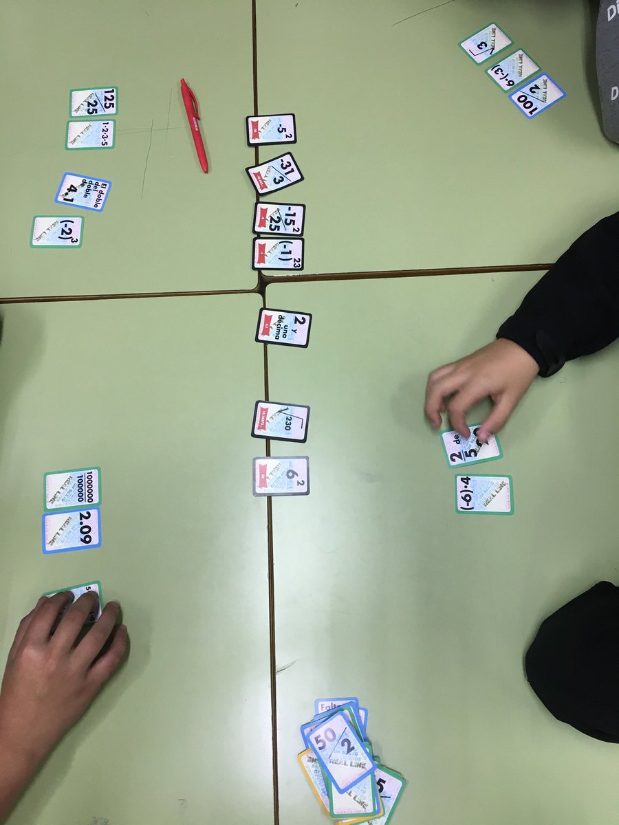 XiriXimo's tweet photo. Qué bien poder acabar las clases, con el bloque de números y operaciones, jugando y aprendiendo con #RealLine, mi adaptación matemática del #Timeline Se hizo corta la clase 😅 @laboratorijocs #CEL #ABJ #Matemáticas https://t.co/h4OwkZHI5i
