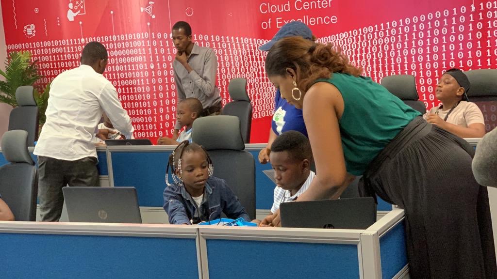bayosanni's tweet photo. Very proud of Oracle Women Leadership Nigeria team, driving the STEM winter BootCamp which was organized for young kids with the aim of stimulating the social &amp; technological acumen of our future leaders and proudly delivered at Oracle’s Lagos Cloud Center Of Excellence https://t.co/ERn27DvCwx