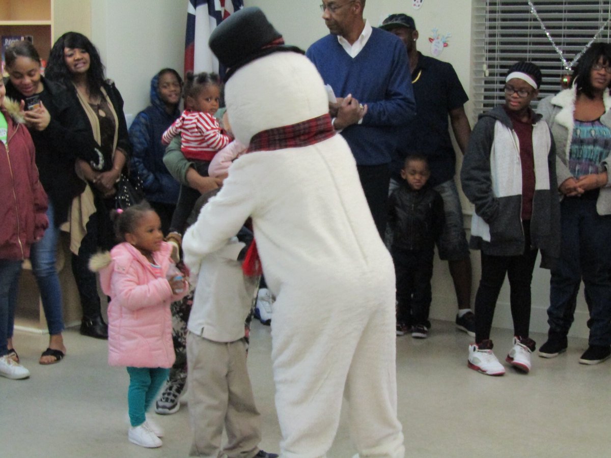 SamHouseTC's tweet photo. The @TGCOFFICIAL62 shared their talents with the families of #SamHouseTC last night! Our kids have been blessed with an unforgettable Christmas hearing Christmas carols, being surprised by holiday characters and receiving new pajamas from our friends at Pajama Rama. https://t.co/6UFYZHskJk
