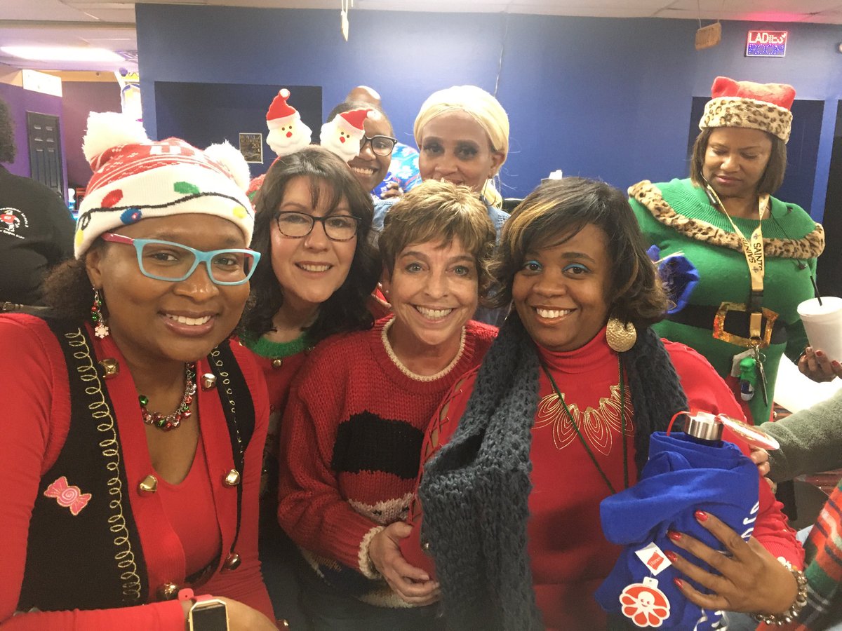 wild2educate's tweet photo. Team Leader in blue scarf! Thanks Stephens!  ⁦@SEstarsR2⁩ ⁦@ConnieCmay⁩ https://t.co/krDvQSu1Fd
