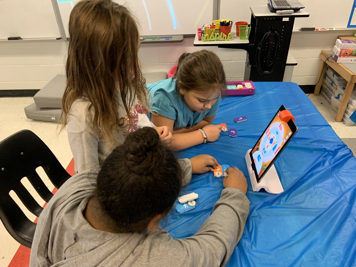 ITRTtinytech's tweet image. Coding is my jam! Today Grade 3 students learned about algorithms, loops, and if-then statements as they coded robots, used pair programming to create music through block coding and designed binary bracelets to show their initials in binary code. Fun times today! @HanoverSchools
