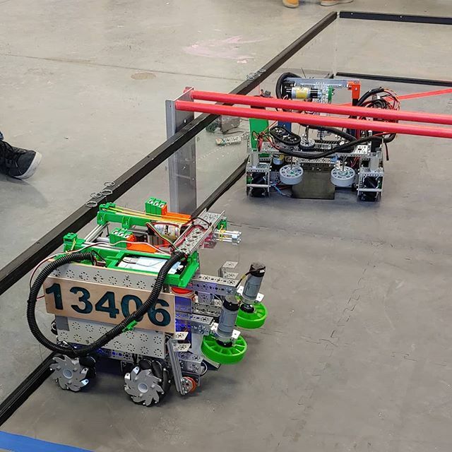FTC13406's tweet photo. Our club's bots are ready for testing! #omgrobots #letsgobildatogether https://t.co/591D0wGDNF