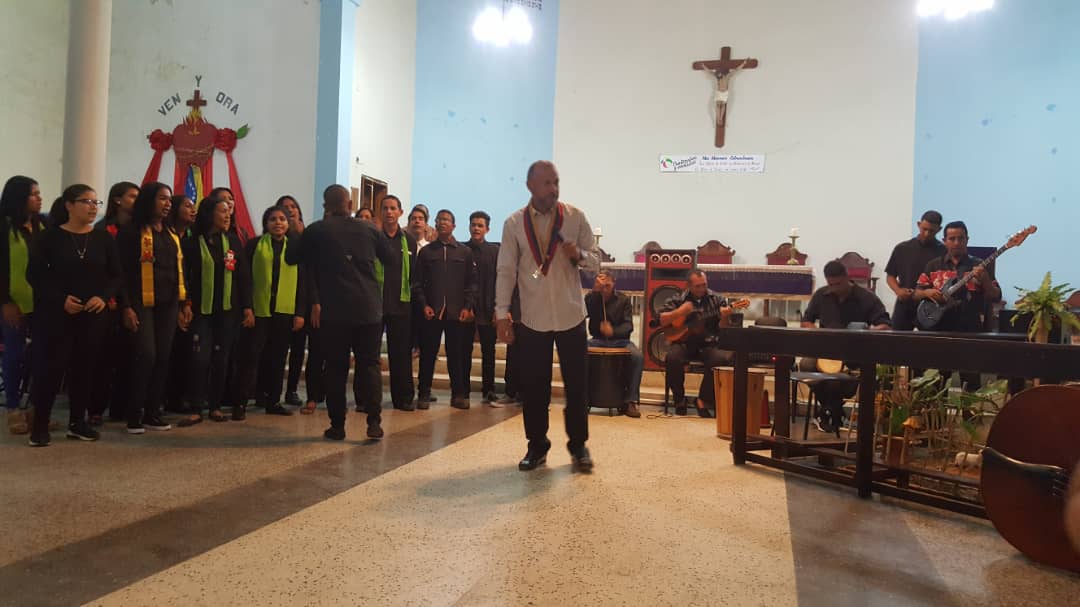 Grupo de Parranda Gaitera en el cierre de año 2019. con los solistas Adan Machuca, Victor Seijas y Carlos Marquez... <a href="/elsistema/">El Sistema</a> <a href="/SistemaGuarico/">Sistema Orq. Guárico</a> <a href="/prensalasmerced/">Alcaldía de Rondón</a> <a href="/accguarico2011/">SIBCI Guárico </a>