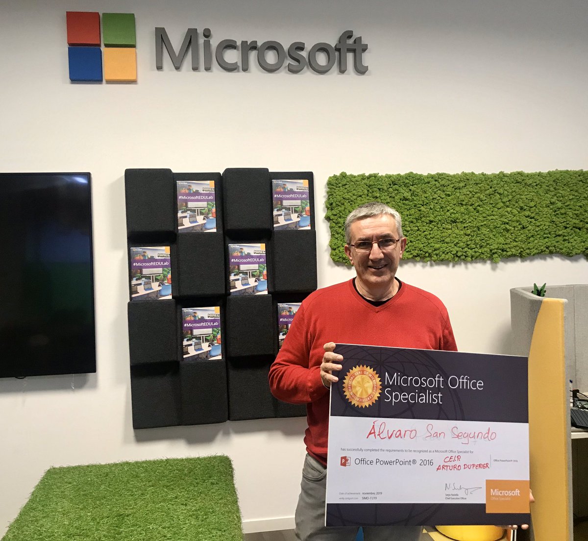 asansegundo67's tweet image. 😃Muy contento y orgulloso de haber obtenido la certificación #MOS en #PowerPoint2016. Gracias a @MicrosoftEduEsp y @CertificaTICnet por la oportunidad y formación recibida. #competenciasdigitales @CFIE_Avila @crfptic @AvilaEducaJCYL