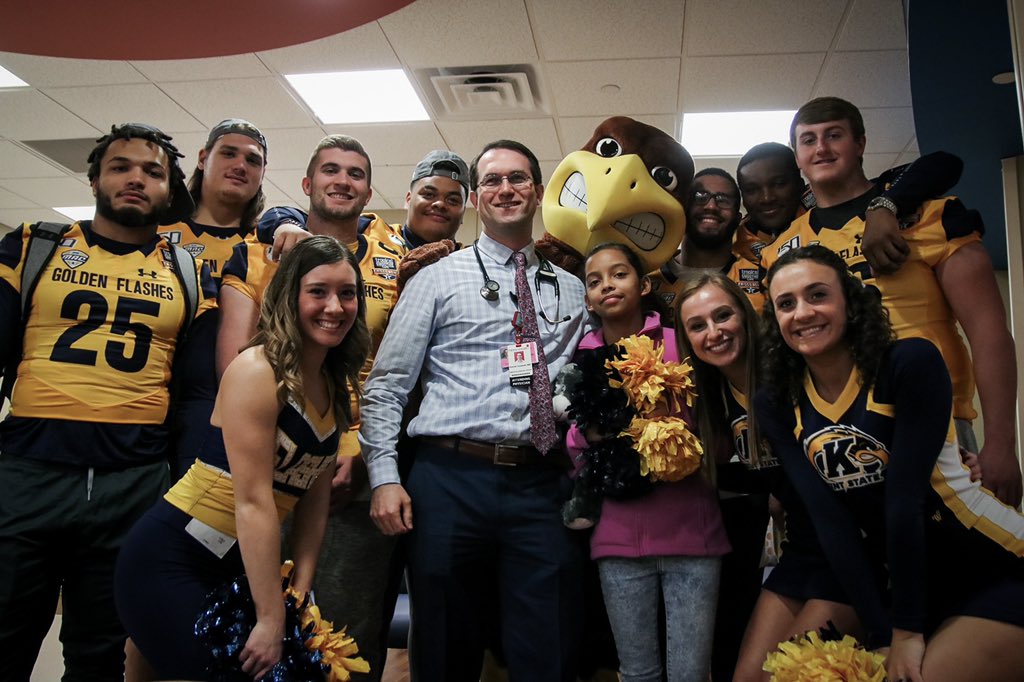 KentStFootball's tweet photo. Making spirits bright this holiday season! Had an amazing time today at the Children’s Health Medical Center🎈 

#FlashFAST | #BTA | @FriscoBowlGame https://t.co/8vUdQoWDmT