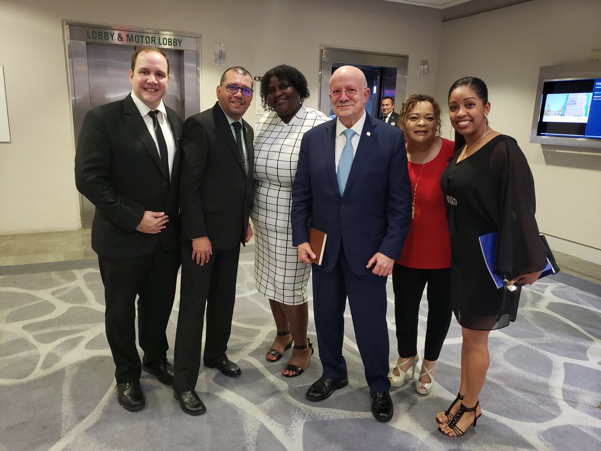 mdcssc's tweet photo. TBT "Our last official picture with Dr. Eduardo J. Padron" at the 2019 Alumni Hall of Fame on 04/09/2019. https://t.co/OdxR2JvL4h