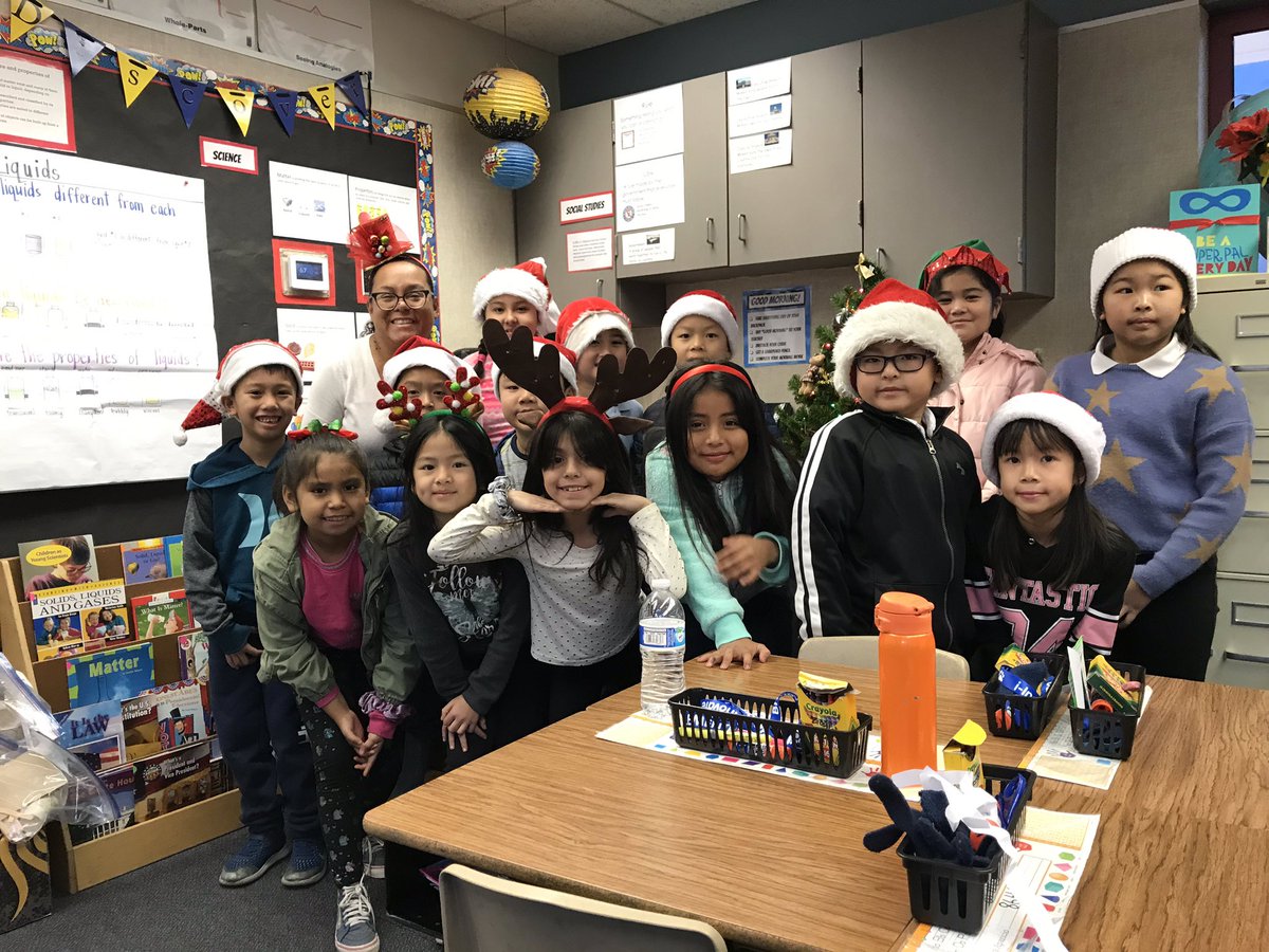 Rodriguezroom2's tweet photo. A glimpse of the holiday spirit! #secondgradesuperheroes https://t.co/kMXAovhh1I