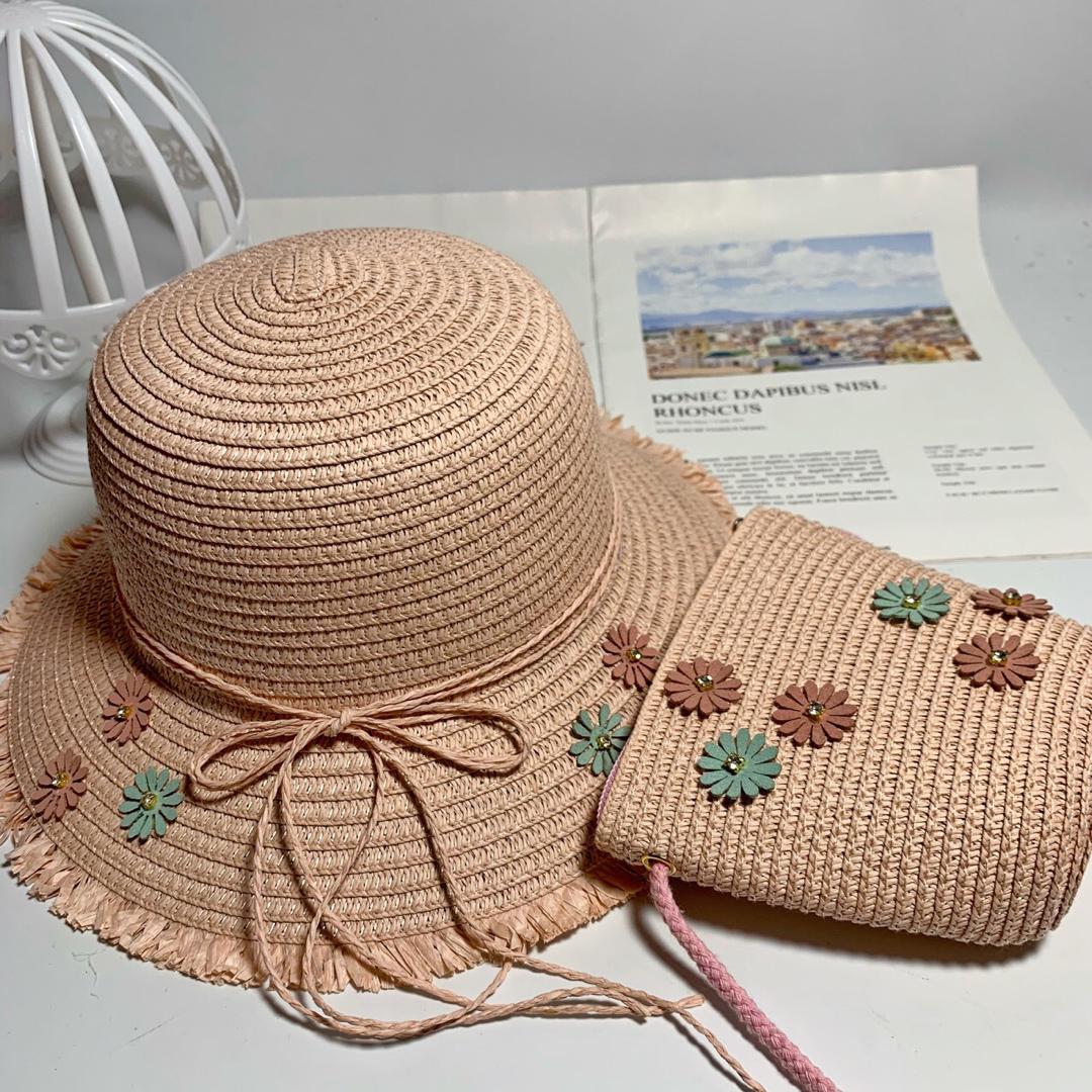 Trendyemy1's tweet photo. This is a season to share and show love. Demonstrate your Love towards yourself, family and friends this season. buy hats for them from meππππ, check the hats out on my status they are quite affordable. https://t.co/rUvoIDAaVA