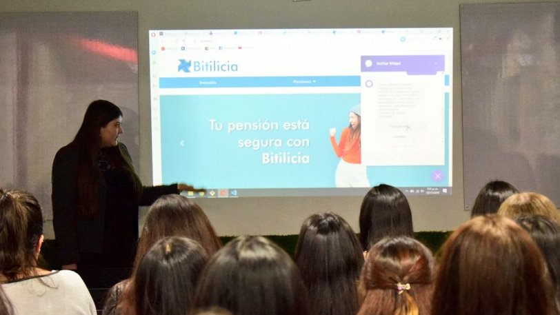 investinbogota's tweet photo. #SoyProgramadora | Bogotá es pionera en metodologías para el cierre de brechas de talento en la industria TI. Mañana viernes 20 de dic, las mujeres que hicieron parte del grupo de becarias en desarrollo web, presentarán las apps desarrolladas en el curso: https://t.co/mWSxZ7skRL https://t.co/t2i3IsrAt5