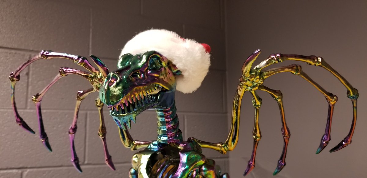 Myn got my familiar a little santa hat <3