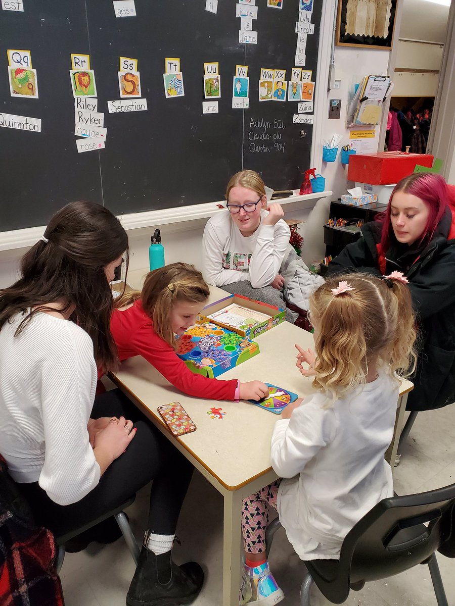 hale_mme's tweet photo. Our Hawks playing board games with future hawks using as much Français que possible. Bravo mes amis! @MmeAikens_TPCS @ndsshawks #lbsd @TPCS_LDSB https://t.co/LceLavTb5P