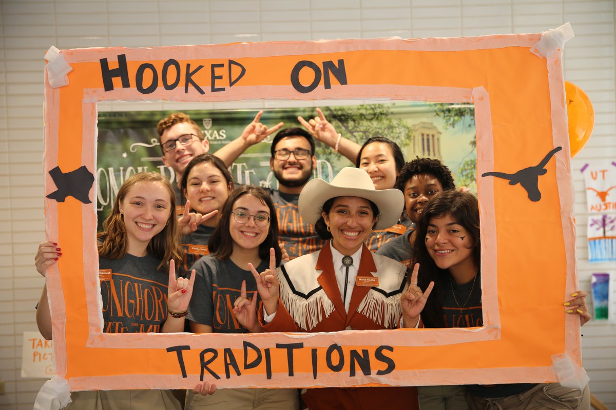 UTexasStudents's tweet image. We had an amazing semester #LivingtheLonghornLife w/ our students, staff &amp;amp; friends! Check out our top stories from Fall 2019 during the winter break.🤘🤘🤘#UTFallRecap