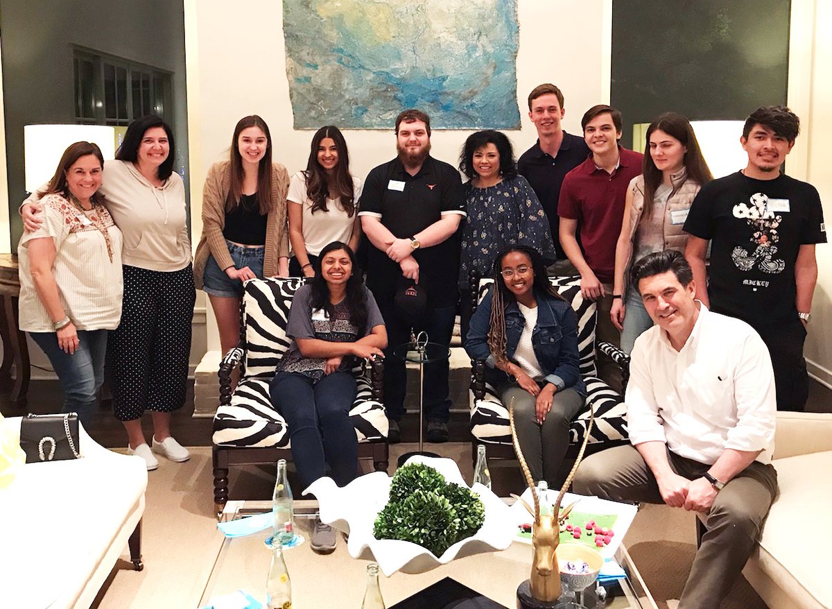 UTexasStudents's tweet image. We had an amazing semester #LivingtheLonghornLife w/ our students, staff &amp;amp; friends! Check out our top stories from Fall 2019 during the winter break.🤘🤘🤘#UTFallRecap