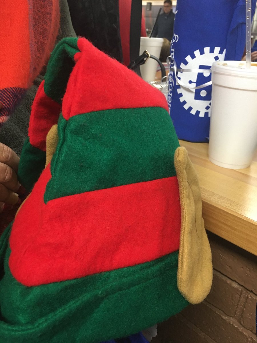 wild2educate's tweet photo. Elf Hat with friends!  ‘sELFie’ ⁦@SEstarsR2⁩ https://t.co/5i8iIbVtRU