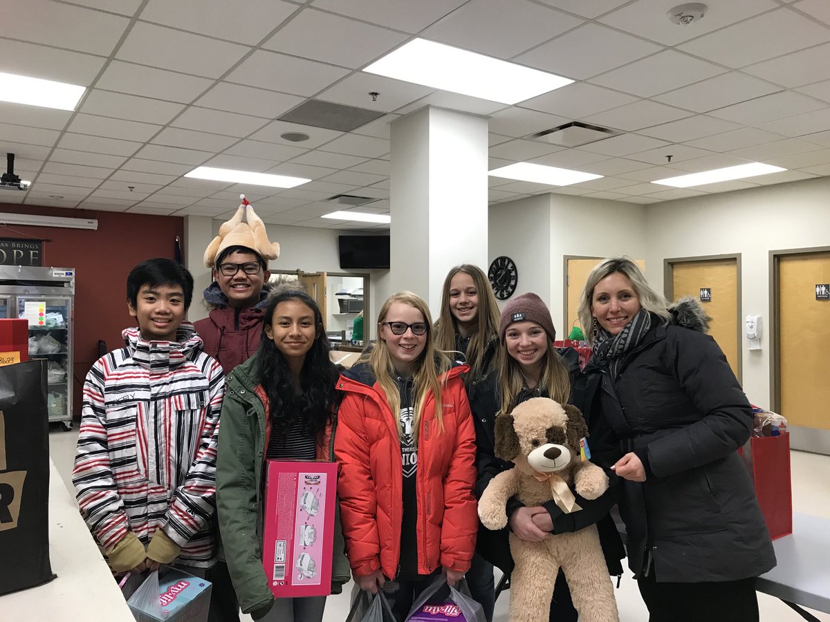 Sttheresa_rcsd's tweet photo. A portion of our profits from last week’s Business Expo was delivered to the Salvation Army this afternoon. Great to see our school community giving back. ⁦@RCSD_No81⁩ https://t.co/Ok8BPwYFs3