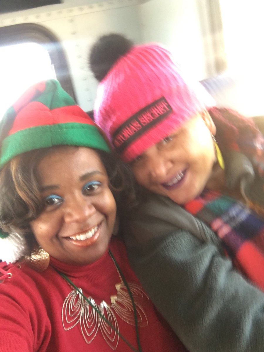 wild2educate's tweet photo. Elf Hat with friends!  ‘sELFie’ ⁦@SEstarsR2⁩ https://t.co/5i8iIbVtRU