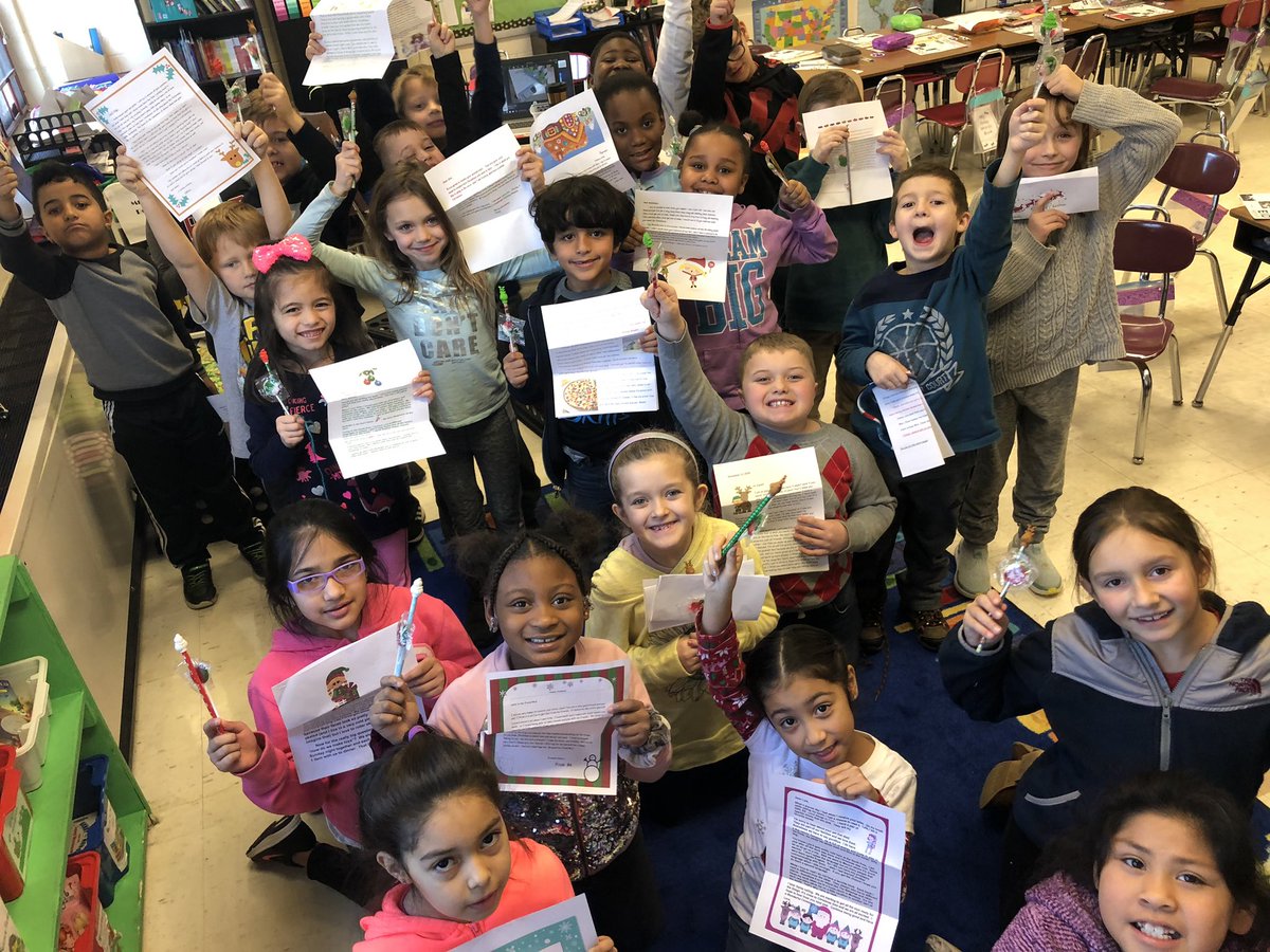 msripclass117's tweet photo. These first and second graders were sooo excited to get another letter from their elf pen pal, plus a special treat! Many wanted to write another letter back, but the elves have a busy week ahead! @BrodnickiSchool @cashley109 @lwhite1966 @AmandaMurphy527 https://t.co/ZkVzBABa4v