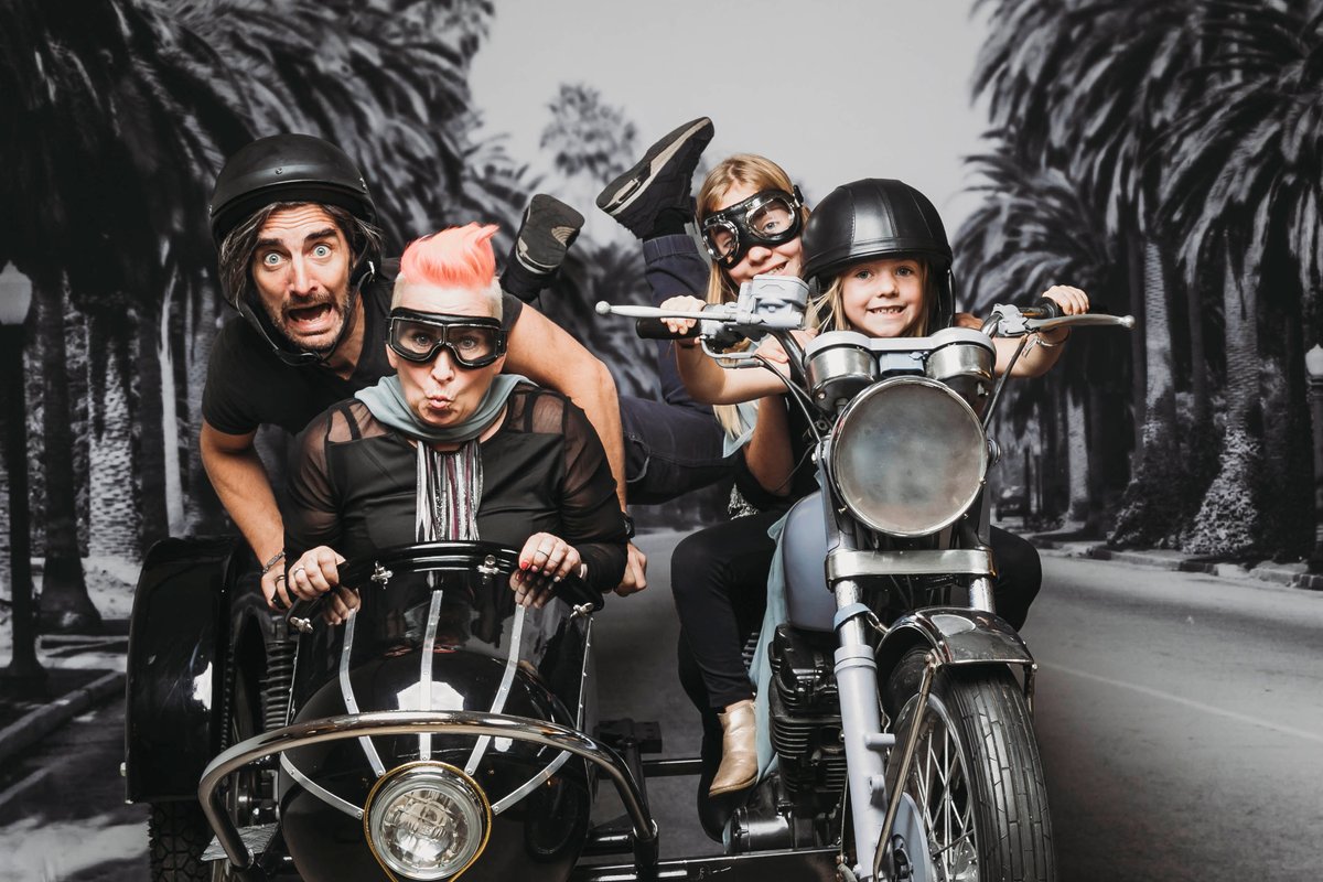 TScenarioStudio's tweet photo. So much fun to be had at The Scenario Studio!
Whether you come alone or with a group, we guarantee great shots on every set!
Tag your friends you want to do a photoshoot with!

#thescenariostudio #losangeles #rodeodrive #beverlyhills #boldbh #family #familyfun #familyphotoshoot https://t.co/IadYRETr8c