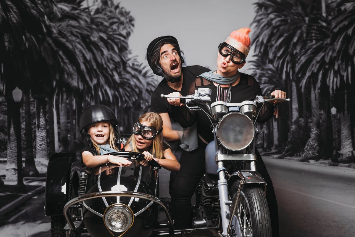TScenarioStudio's tweet photo. So much fun to be had at The Scenario Studio!
Whether you come alone or with a group, we guarantee great shots on every set!
Tag your friends you want to do a photoshoot with!

#thescenariostudio #losangeles #rodeodrive #beverlyhills #boldbh #family #familyfun #familyphotoshoot https://t.co/IadYRETr8c