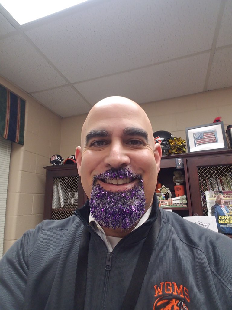WalkerGrantMS's tweet photo. 3 words. Purple. Glitter. Beard. Happy Holidays everyone!❄️ https://t.co/uGxbQUqFFP