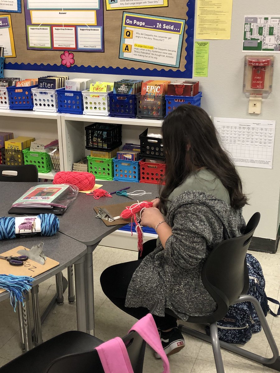 DiegosDiner2011's tweet photo. Making yarn dolls for Christmas gifts. This craft goes along with our class novel, Esperanza Rising. #ELARelentless #muñozmania Diegos Tele Muñoz https://t.co/eYcGPOIYw3