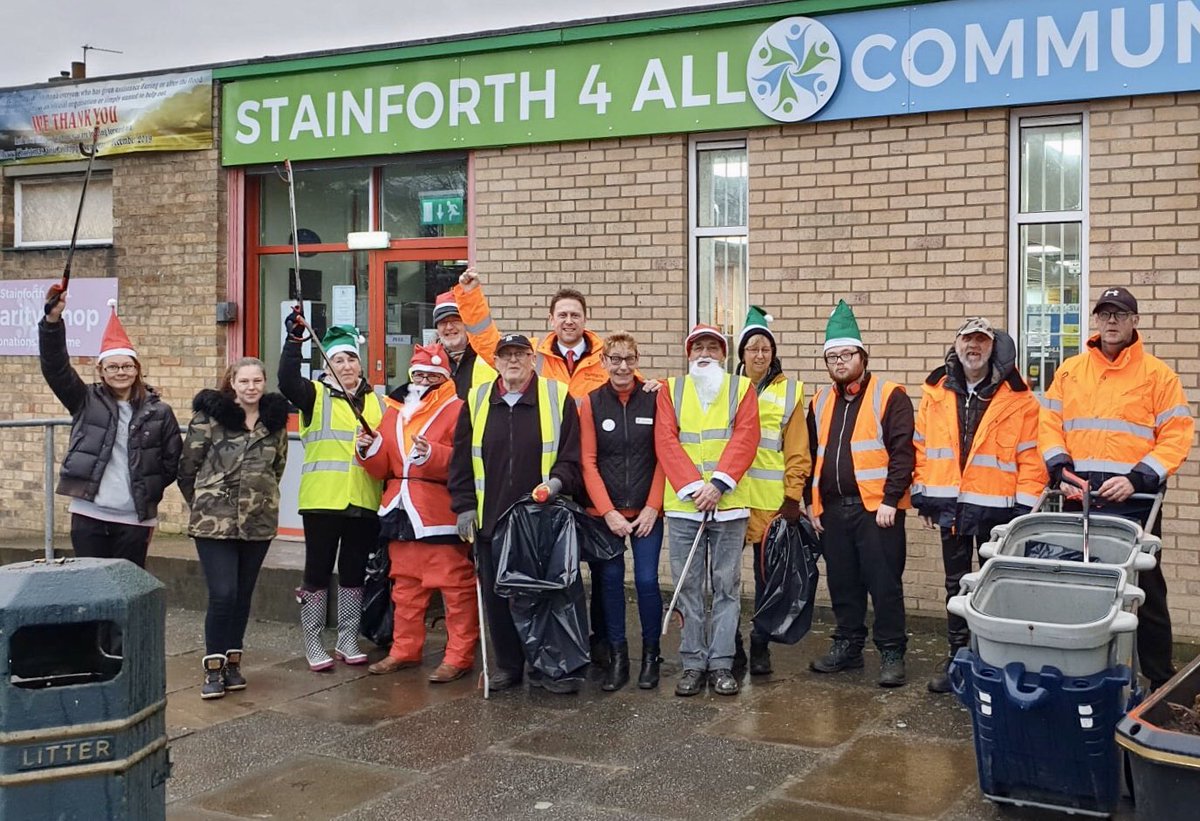 SERV_EnviroTeam's tweet photo. Our Christmas clean up event today. We enjoyed a bit of festive fun, whilst making our community a better place, ready for the big day next week!๐๐๐
๐ป๐คถ๐ผโ๏ธ @MyDoncaster @Stainforth4ALL #doncasterisgreat #proudofstainforth #Christmas2019 #keepbritaintidy https://t.co/CNRQZU9t2E