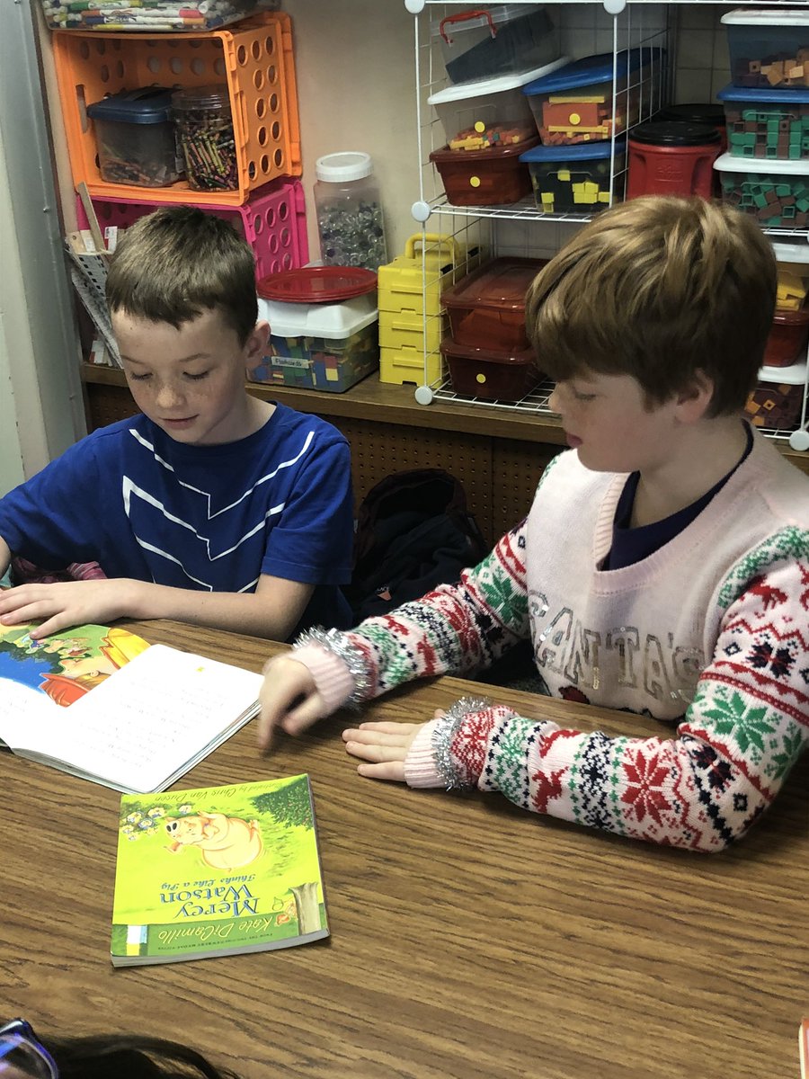 phelpsfourth's tweet photo. Second grade buddies came to read to us and made Christmas cards! #Lincolnelem https://t.co/iCoQE6vaRn