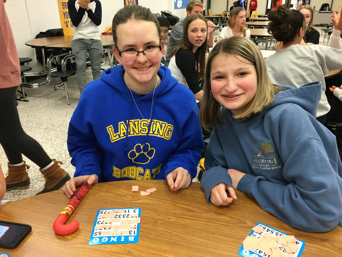 LansingLinkCrew's tweet photo. Another fun tradition! LINK CREW BINGO!!! @LansingCSD @BoomerangPrjct @HornbrookPat @crazycatkim @Carriemae3 https://t.co/9ABbhvfGO3