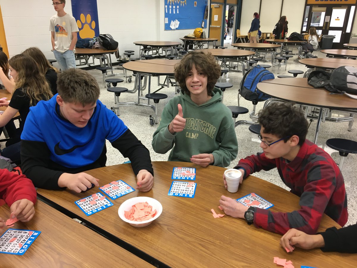 LansingLinkCrew's tweet photo. Another fun tradition! LINK CREW BINGO!!! @LansingCSD @BoomerangPrjct @HornbrookPat @crazycatkim @Carriemae3 https://t.co/9ABbhvfGO3
