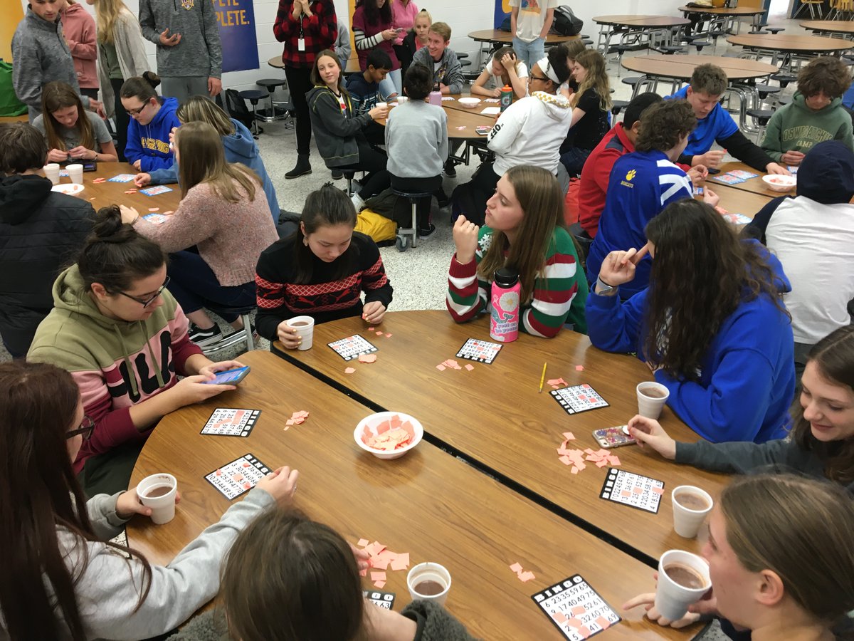 LansingLinkCrew's tweet photo. Another fun tradition! LINK CREW BINGO!!! @LansingCSD @BoomerangPrjct @HornbrookPat @crazycatkim @Carriemae3 https://t.co/9ABbhvfGO3