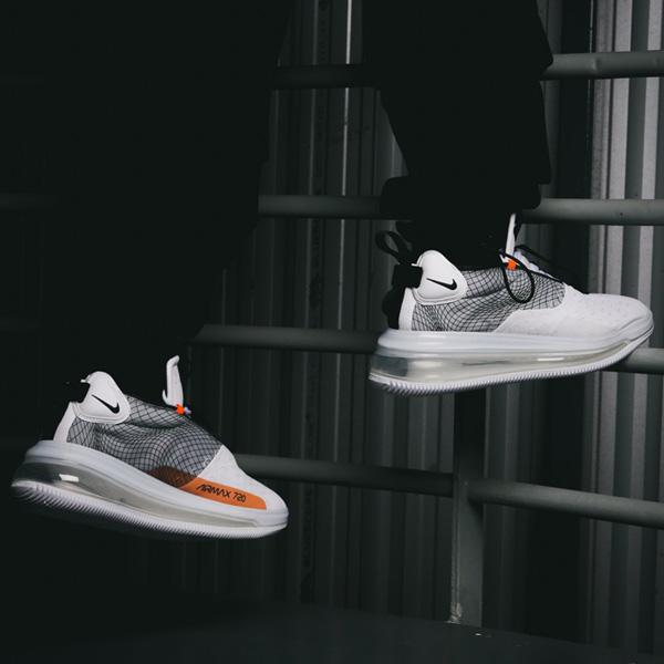Nike Air Max 720 Waves in white 