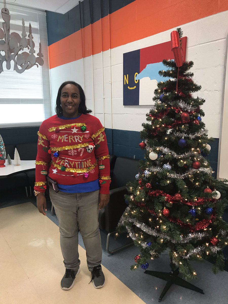 BrownsLHS's tweet photo. Ms. Cambra joins the party! 🎅 https://t.co/w5jaDvny3T